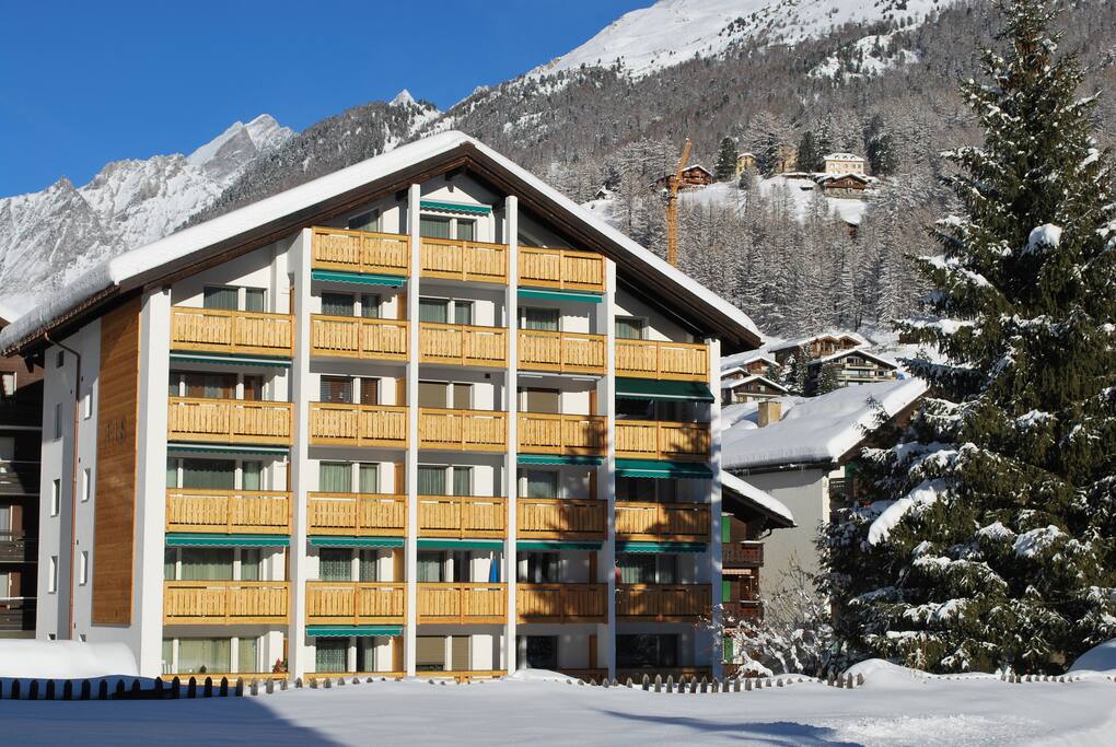 Haus Fis: Aussenansicht Winter