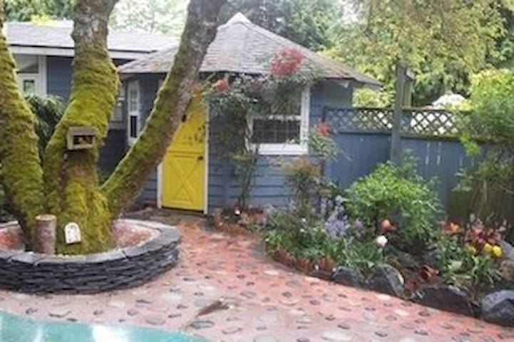 Mulberry Cottage Hot Tub Self Contained Quaint Guesthouses
