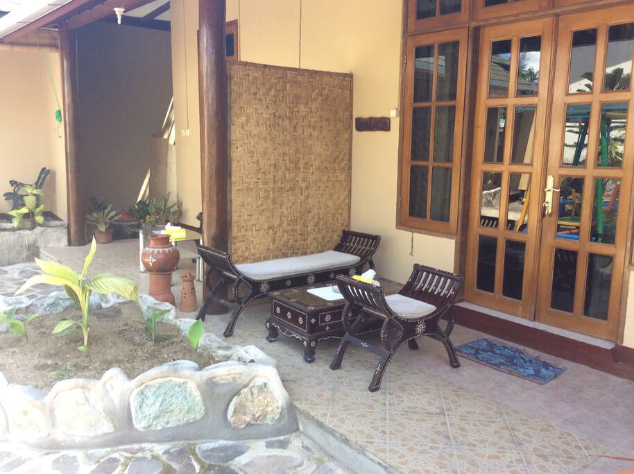 Courtyard View Room Kamboja, balcony and entrance