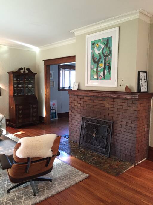 Working gas fireplace in the living room