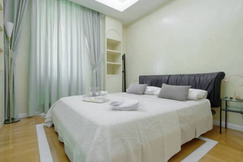 Your comfortable bedroom with private bathroom, just for the 2 of you!