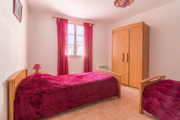 Dhoma e gjumit 3 me dy krevate tek (90x190) kat