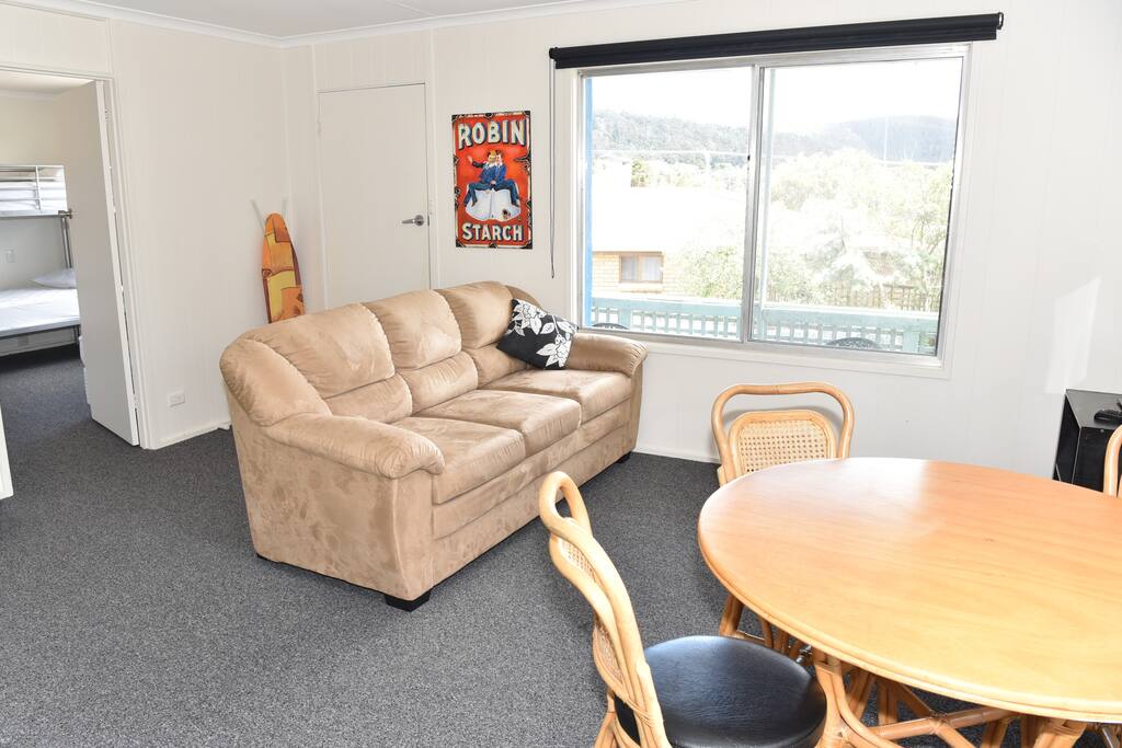 Lounge & Dining