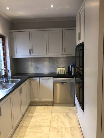 Seaside living:Lovely, spacious, sunny family home gallery image 5