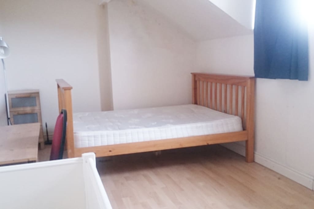 Bright top floor (Other listing). bed sheets will be put before you arrive