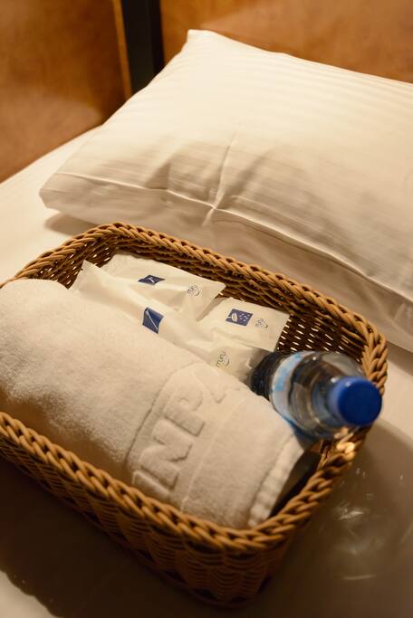 毛巾 牙刷 牙膏
Everyday essential towel,toothbrush and paste