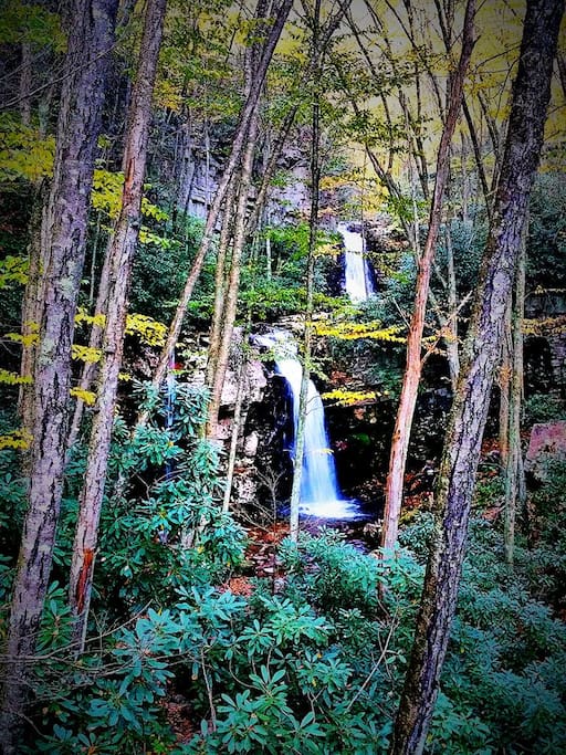 Double waterfall within hiking distance