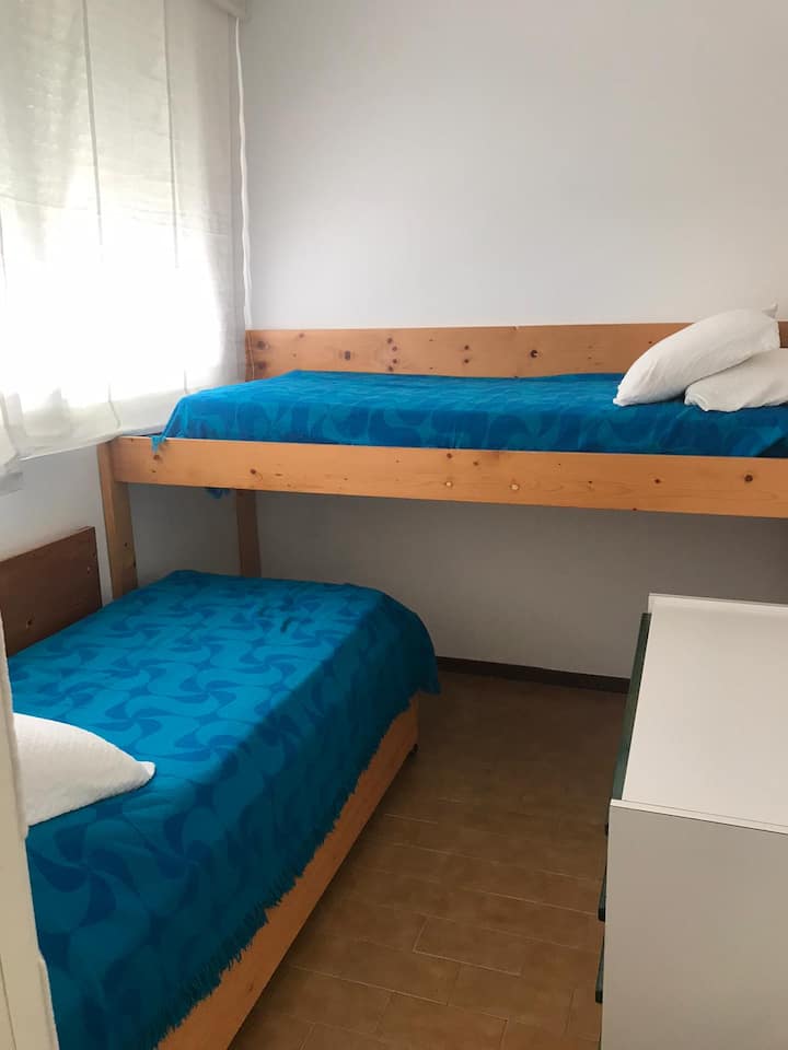 ห้องนอนพร้อมเตียงสองชั้น - Camera con letto a castello
