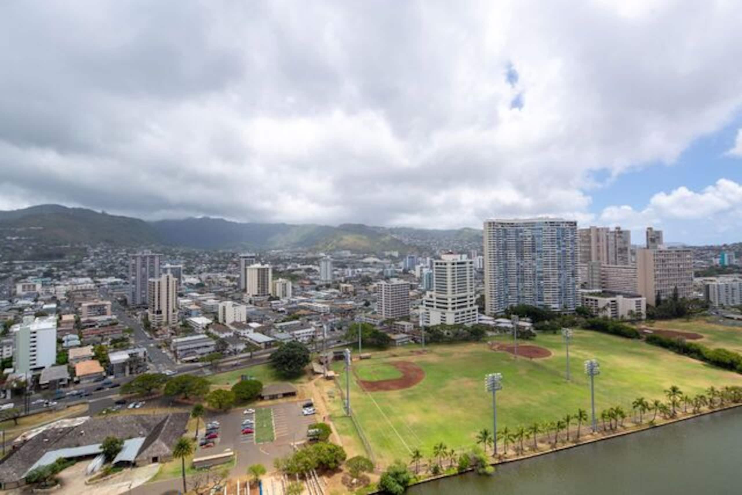 Condo in Honolulu · ★4.63 · Studio · 1 bed · 1 shared bath - Image 9