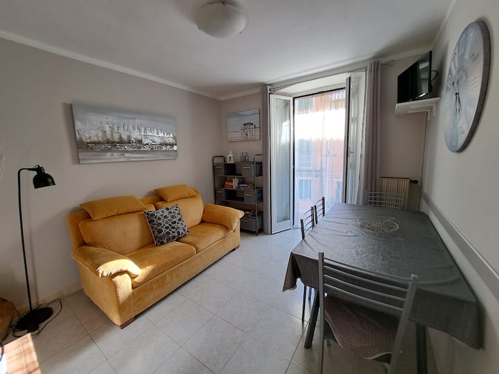 La Casa Di Paola-parcheggi Gratuiti-fermata Bus. - La Spezia