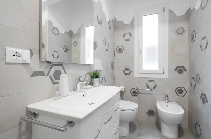 Modern and spacious aprtament near St. Peter gallery image 3