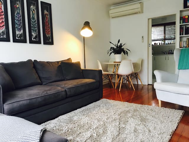Cosy bedroom available.