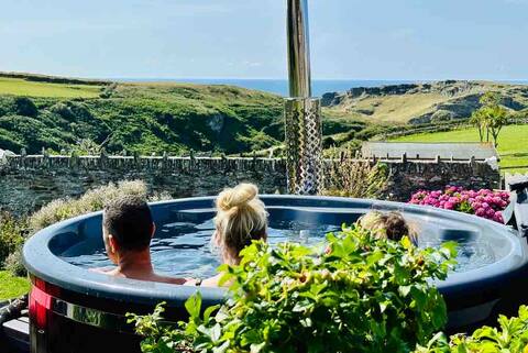 Sleeps 16-18, stunning sea view, restaurants,shops
