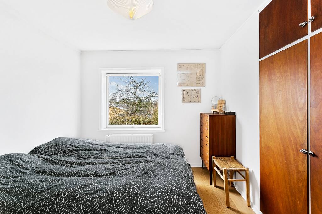 Soveværelse / Bedroom 1