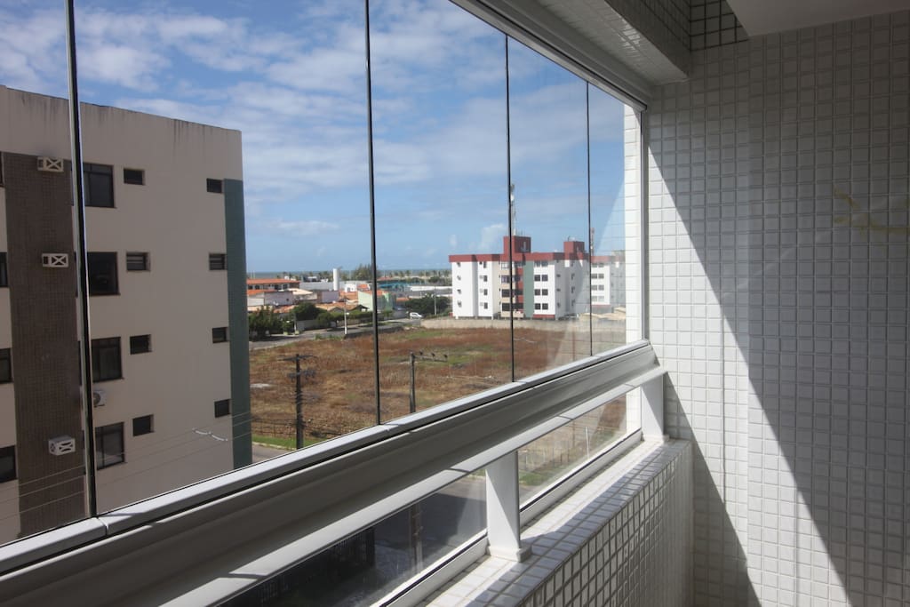 sacada integrada com cortina de vidro