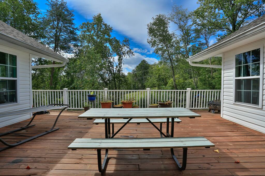 Private upper deck