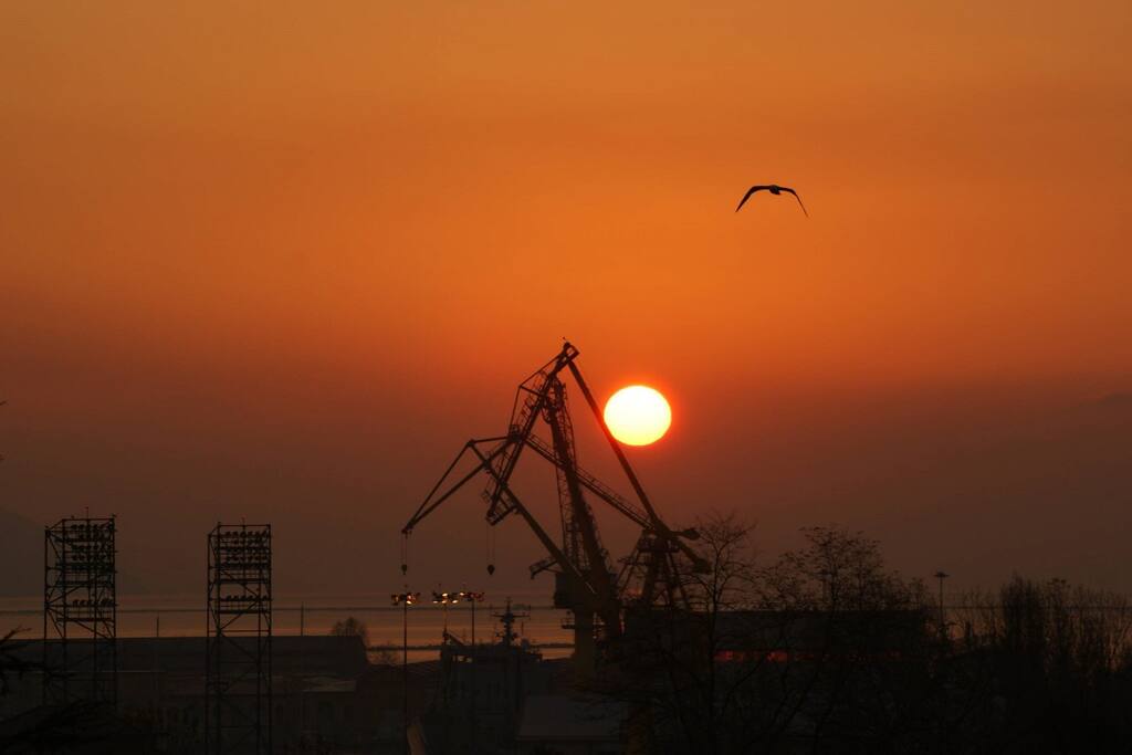 Alba sul mare, dalla camera da letto