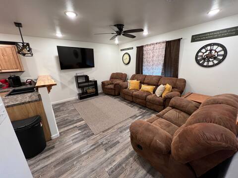 65” TV all rooms, pool table, Northern lights