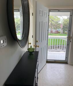 Spacious Home - The Barry House sleeps 8/10 people