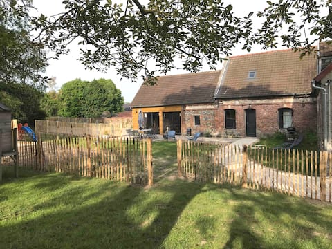 Large charming cottage, garden, swimming pool, the Bay...