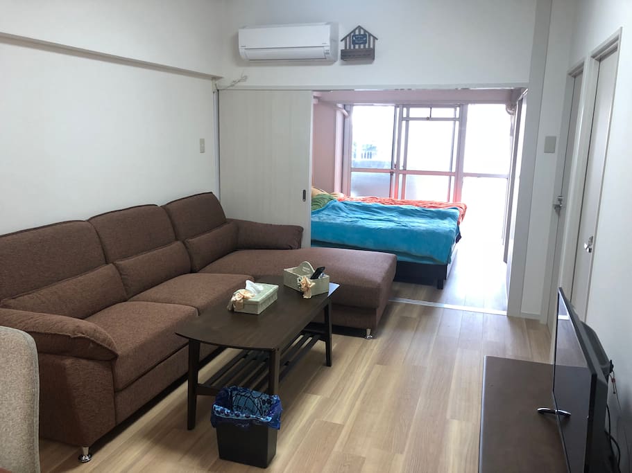 宽敞客厅,全新可躺卧沙发