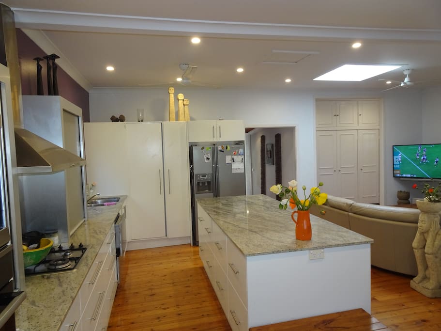 Kitchen and Lounge with Cable TV