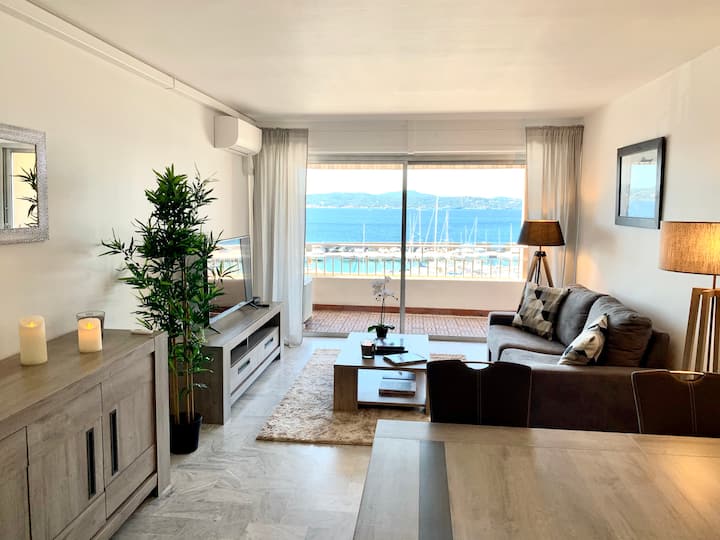 Apartment Front de Mer Sainte Maxime sleeps 4