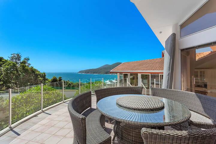 Forster- Beachfront Views & Pool -Jewel of the Sea gallery image 5