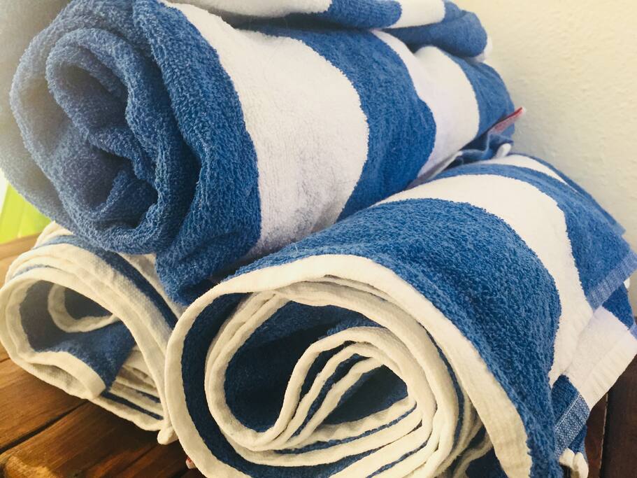Puedes usar estas toallas para salir a la playa. You can use these towels if you want to go to the beach!