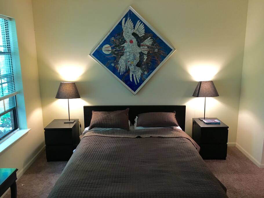 Queen size bed with comfortable bedroom.