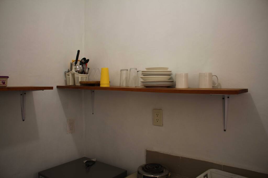 cocineta frigobar ,tarja,parrilla electrica,utencilios de cocina