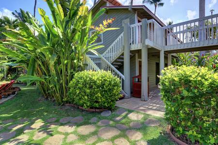 *NEW Aina Nalu H201 Upstairs Corner Unit Near Pool