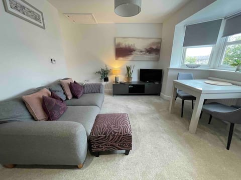 Compact Modern Apartment
Single Person/Couple Only