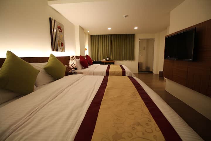 Imazhi 1 i listimit "Dhomë Familjare - 4 persona, 6 * 6.2 ~ 2 Krevat dopio "Queen", secila suitë ka ballkon"