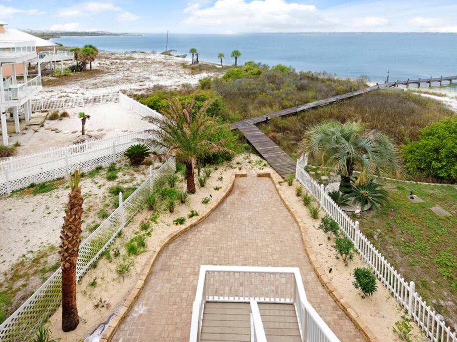large area - great for small weddings or receptions