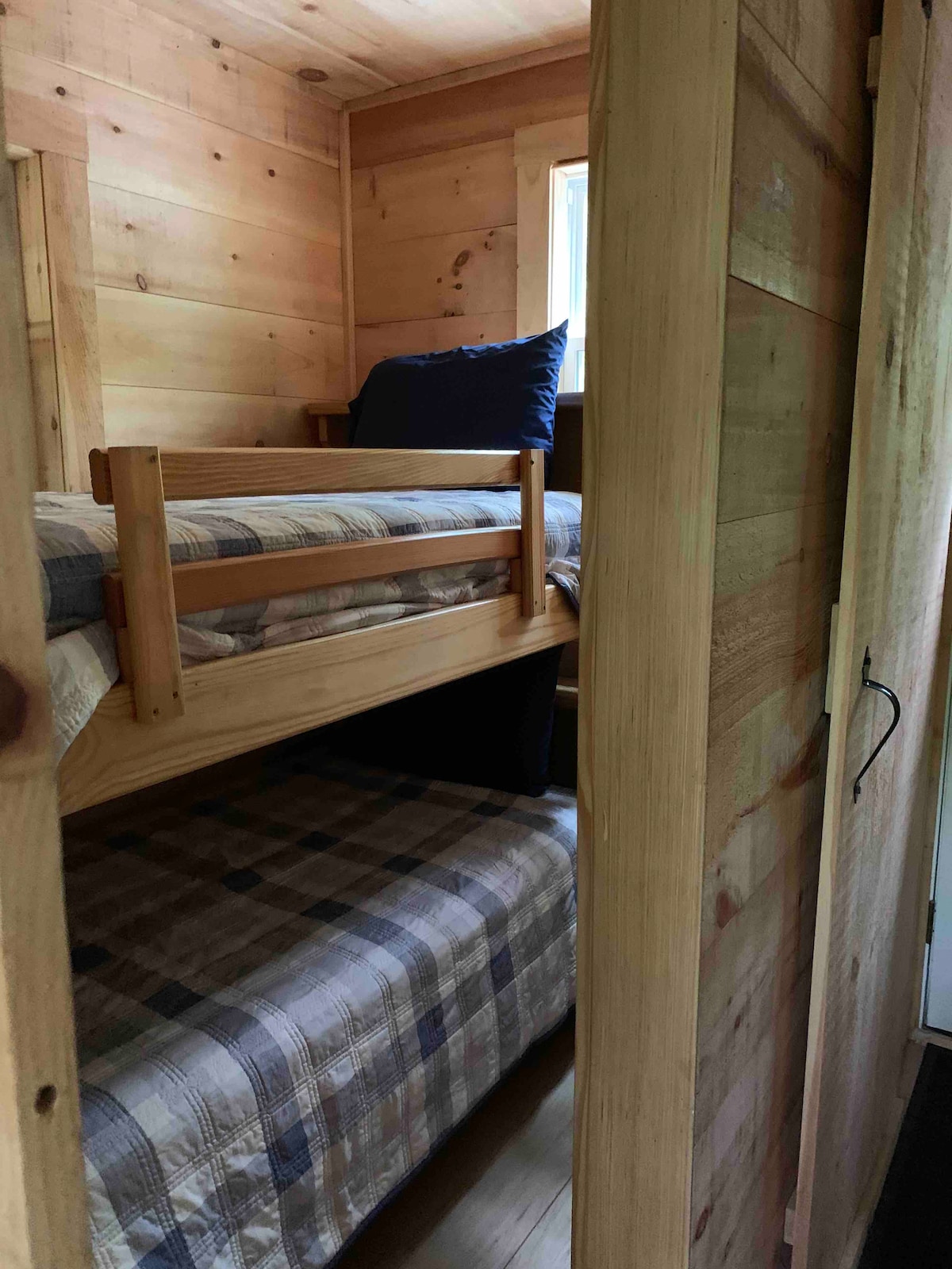 غرفة بطابقين 