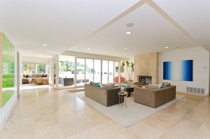 Modern Beverly Hills home w amazing outdoor& views gallery image 3