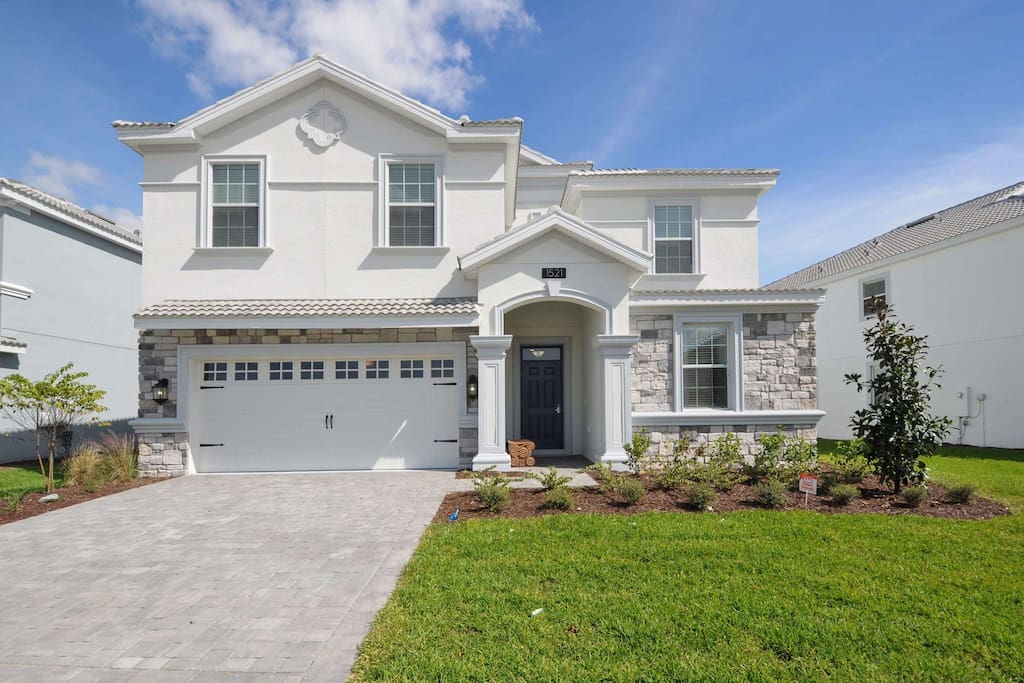 This stunning 8 bedroom pool home is located on the fabulous ChampionsGate Resort and is the perfect location for a family visit to the theme parks, shops, attractions and restaurants of Orlando.