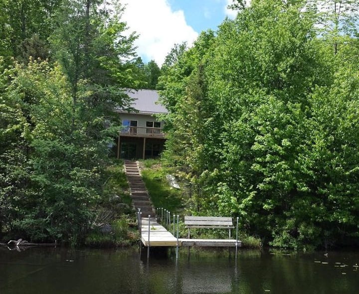 Lake House Sleeps 12 Includes 24' Pontoon Boat Houses for Rent in