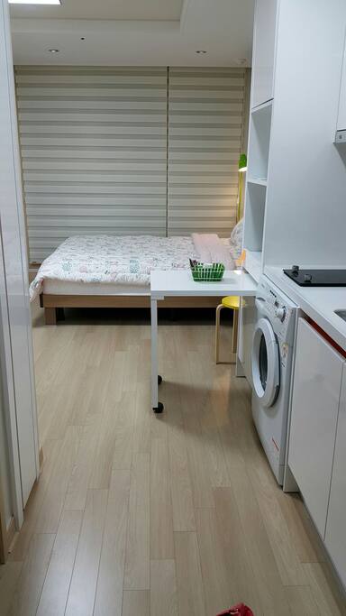 My guest from Taiwan left this review. 3 stayed for 4 days.
“非常乾淨方便的地方 也很安全 離地鐵便利店機場都很近!下次大邱行還會想住 屋主人很好 在房間內可以看到她的處處用心ll live here next Daegu trip. Homeowner is a good and kind person:) There are many motive place in house everywhere. Thank you^^”