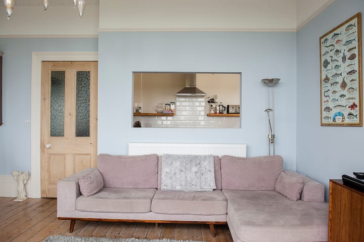 Stylish 3 Bedroom Seaview Apartment - Battle