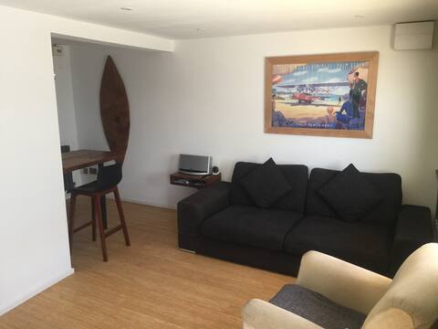 Top performing Airbnb: A delightful modern Cottage in a quiet lane. in Cheltenham