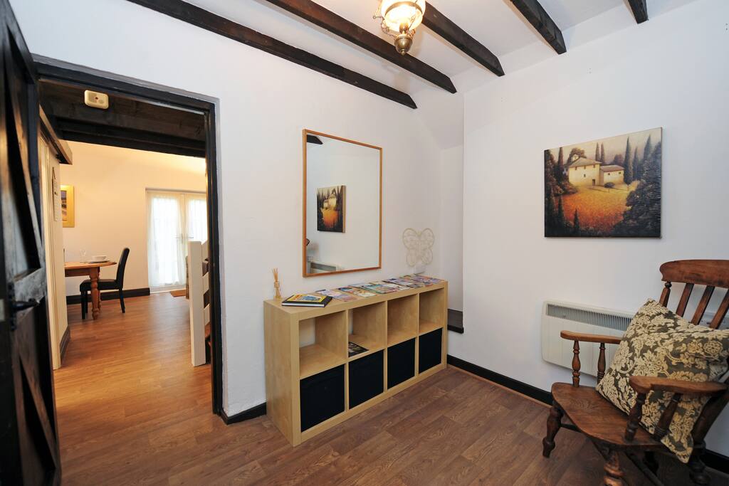 Spacious entrance area.