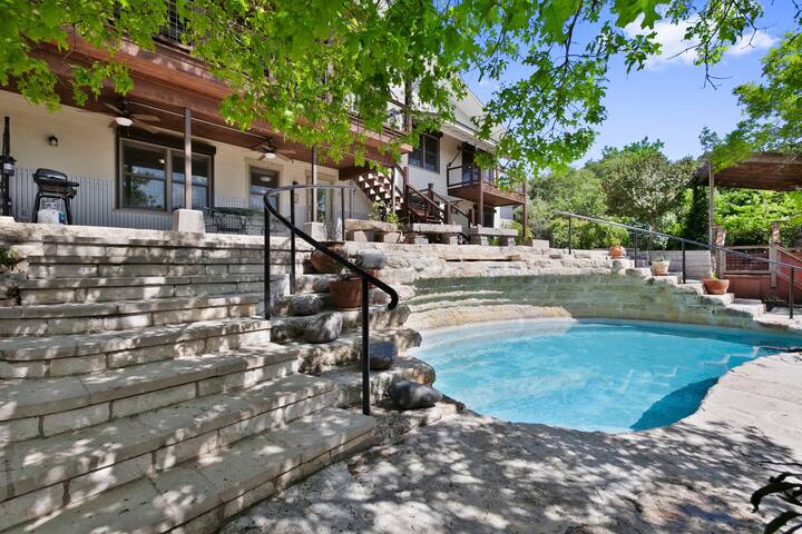 Luxury Retreat/ Minutes from Downtown/Heated Pool gallery image 5