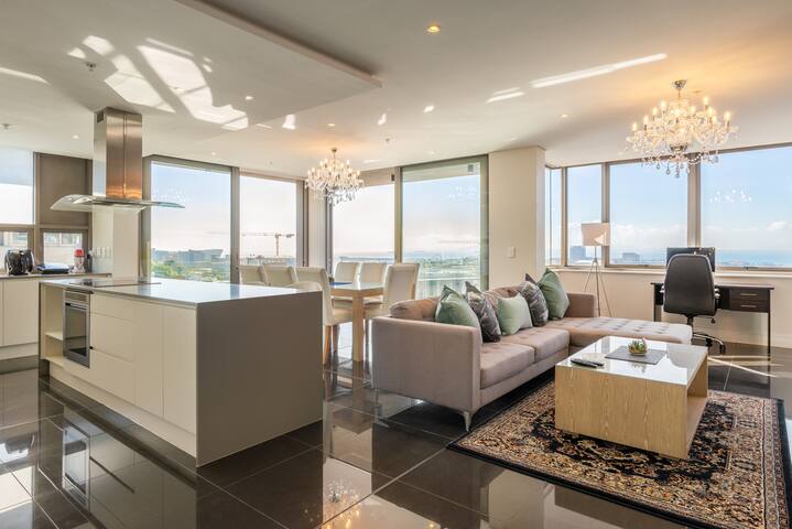 Five Star 3 Bed 3.5 Bath Luxury Penthouse gallery image 3