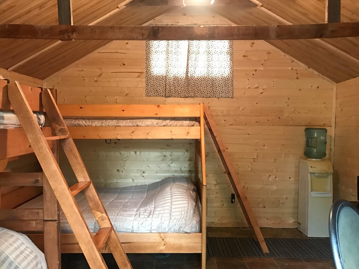 Lit superposé avec lits jumeaux