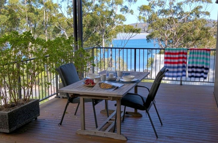 Allure on Smiths- private, beautiful lake views.