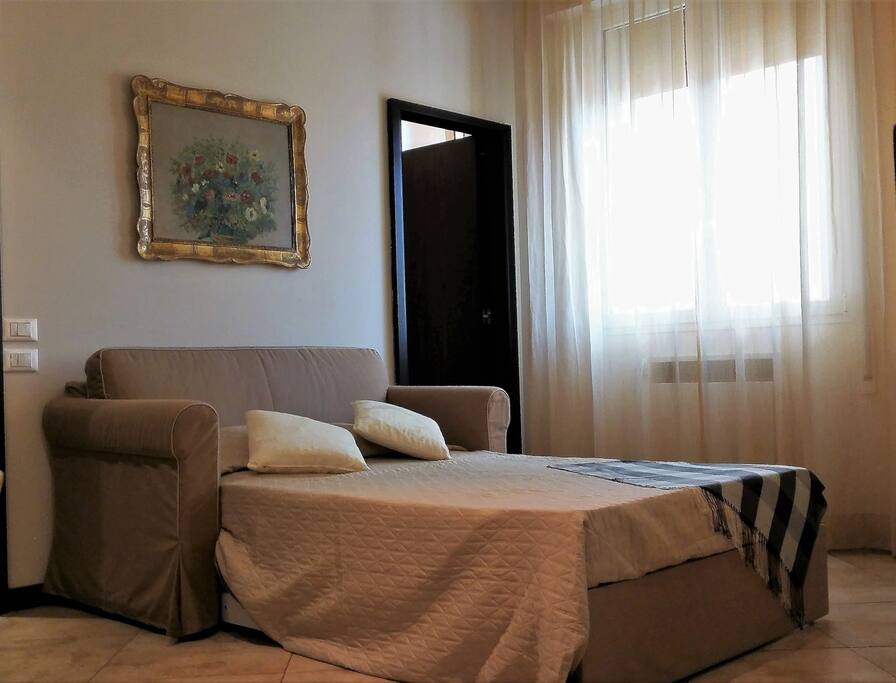 DIVANO LETTO UNA PIAZZA E MEZZO SOFA BED IS A SQUARE END A HALF