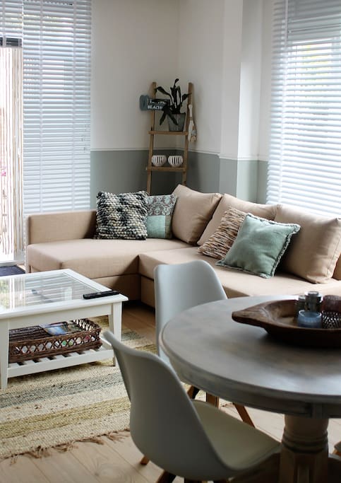 Strandstijl woonkamer - Beach style living room