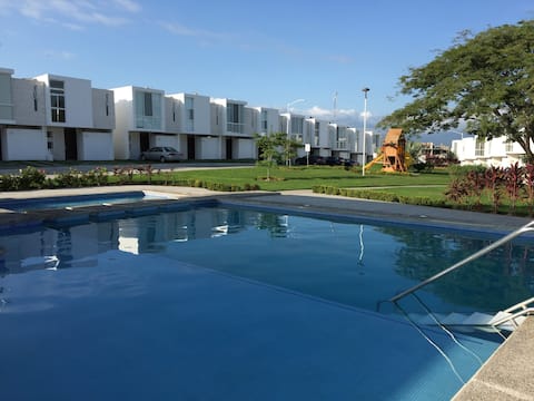 House at 10 minutes from the beach!. Arrecifes
